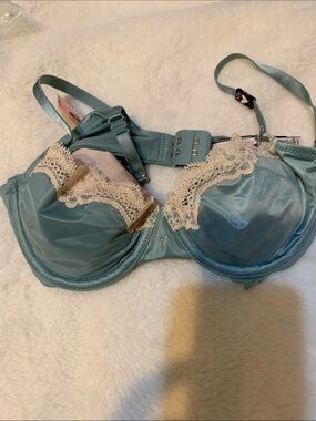 Victoria's Secret 32B Teal Satin Underwire Bra with Cream Lace
